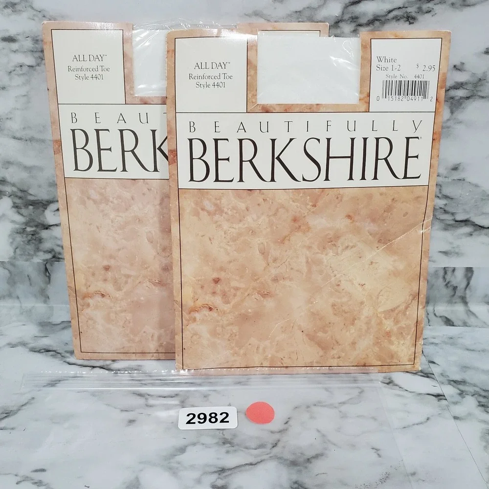 Vintage Lot of 2 Berkshire Pantyhose Women's 1/2 White‎ All Day Reinforced Toe